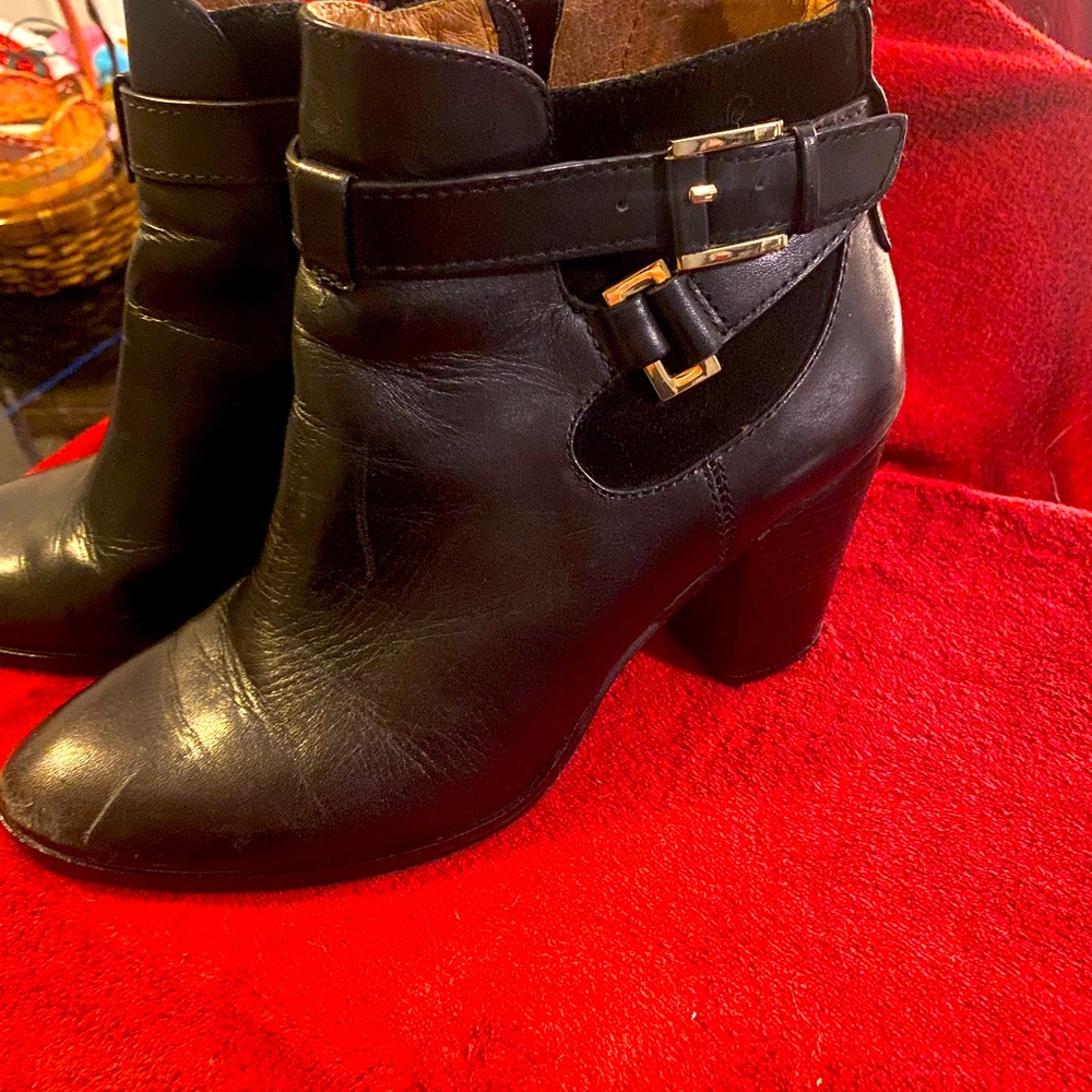 Womens excellent used booties